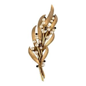 Crown Trifari Brushed Gold Tone Vintage Leaf Faux Pearls MCM Brooch